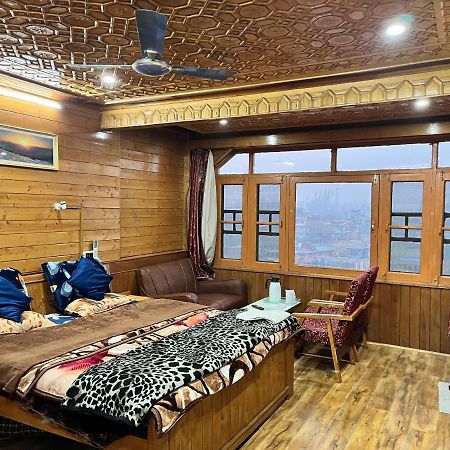 Srīnagar Sun N Shade Guest House מראה חיצוני תמונה