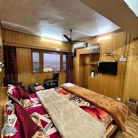 Srīnagar Sun N Shade Guest House מראה חיצוני תמונה