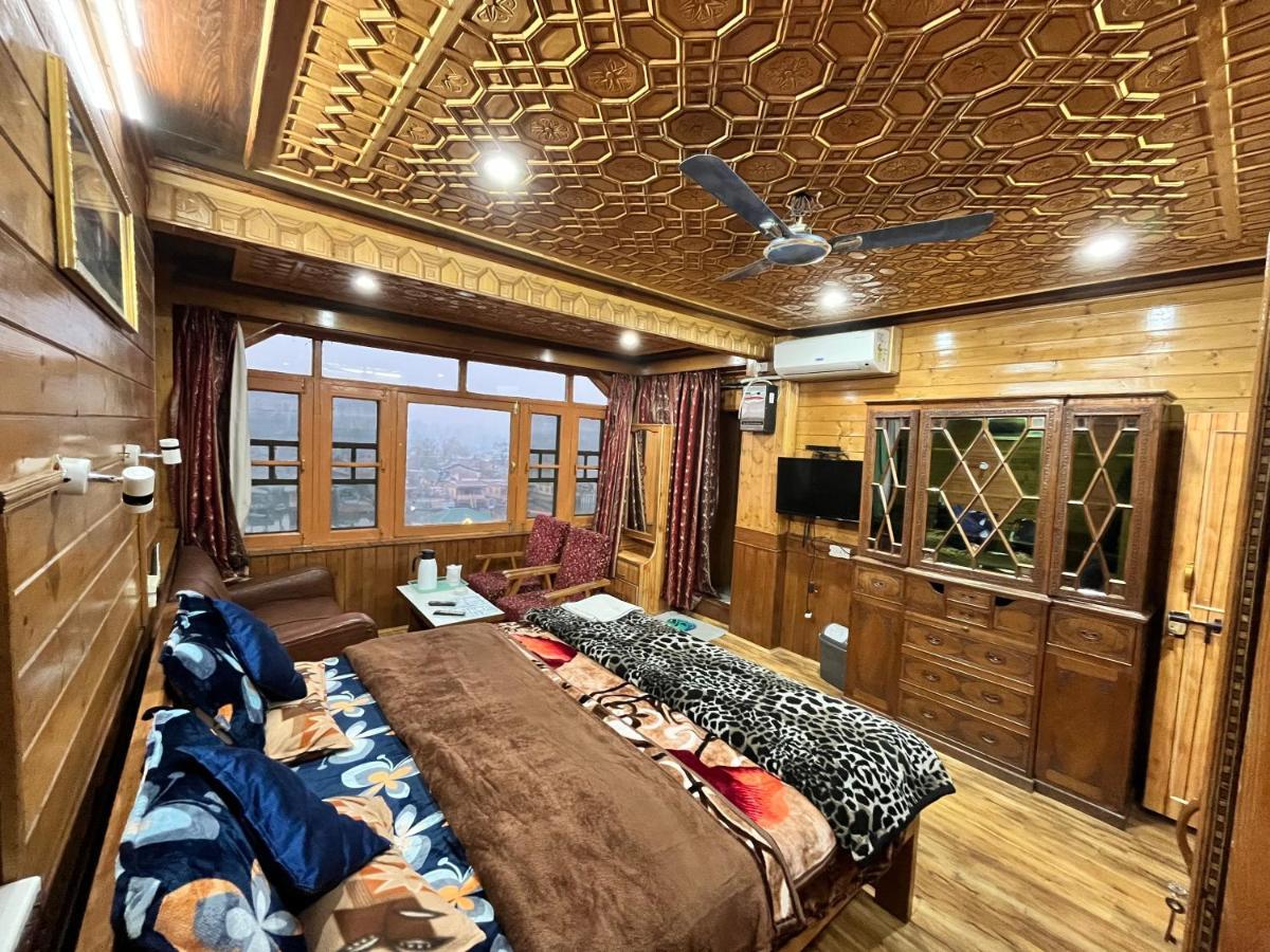 Srīnagar Sun N Shade Guest House מראה חיצוני תמונה