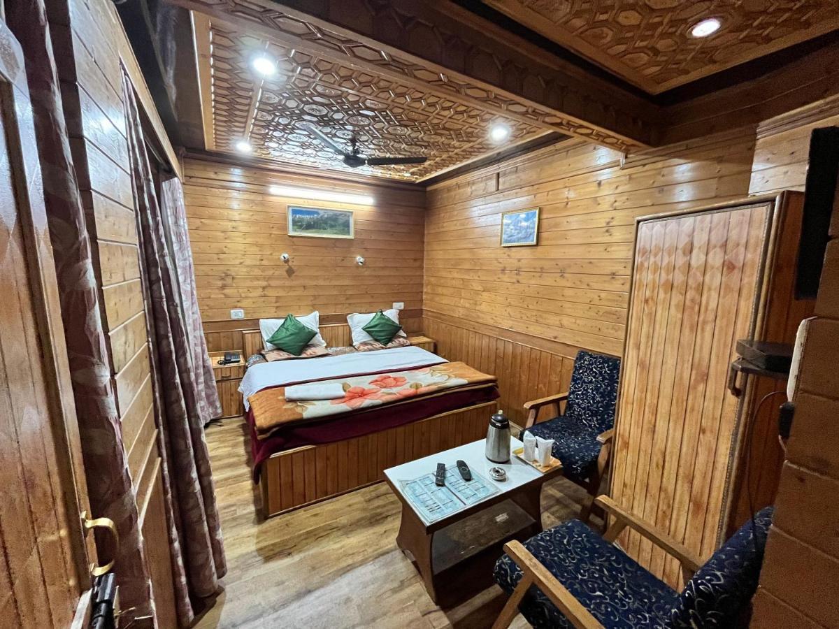 Srīnagar Sun N Shade Guest House מראה חיצוני תמונה