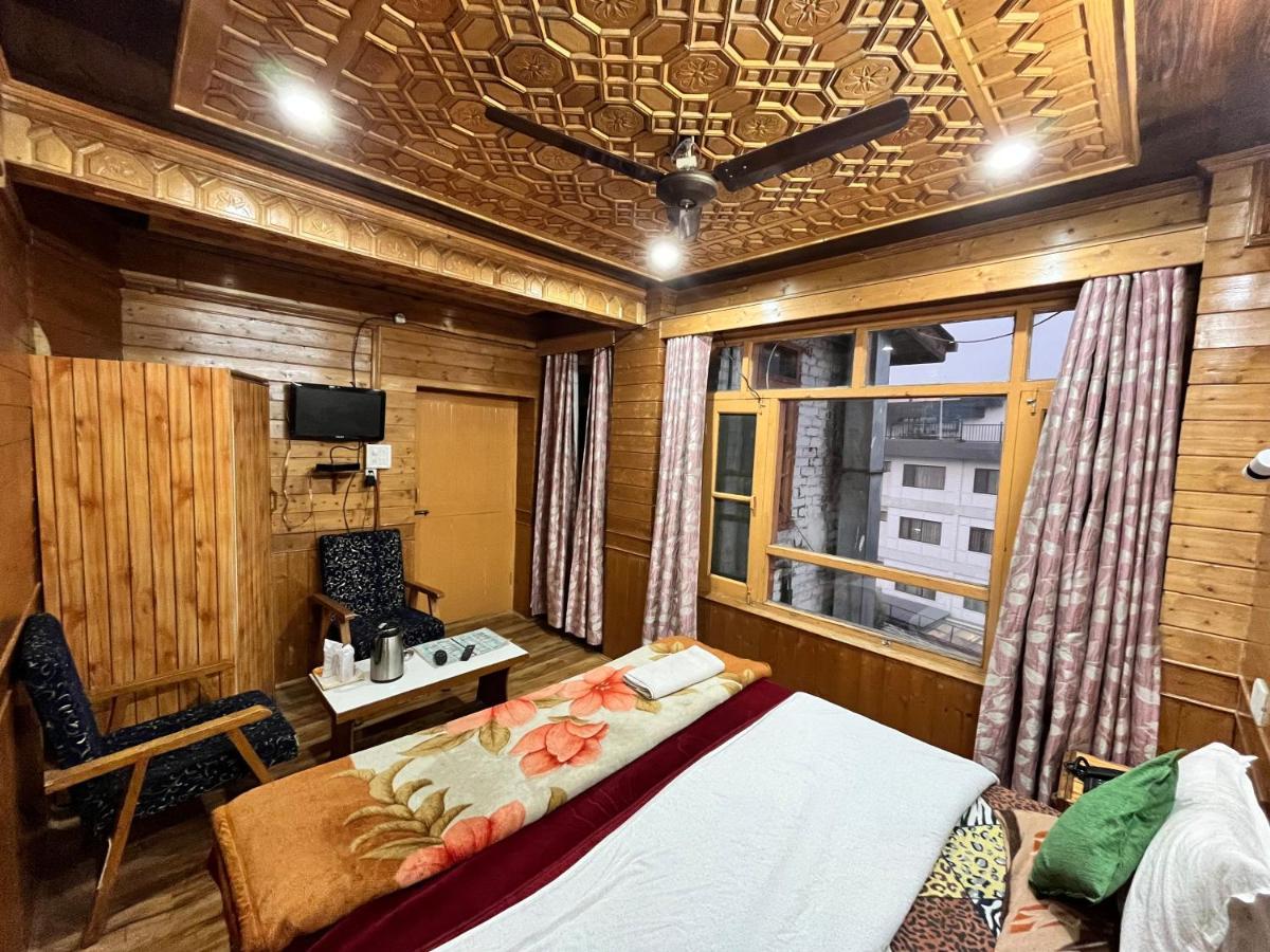 Srīnagar Sun N Shade Guest House מראה חיצוני תמונה