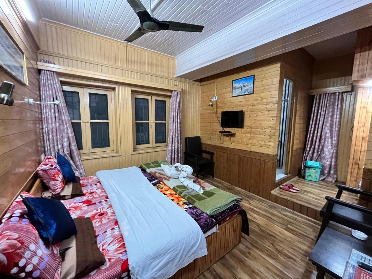 Srīnagar Sun N Shade Guest House מראה חיצוני תמונה