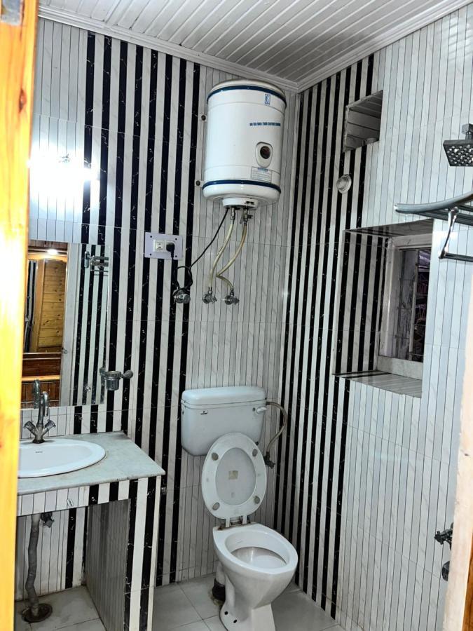 Srīnagar Sun N Shade Guest House מראה חיצוני תמונה