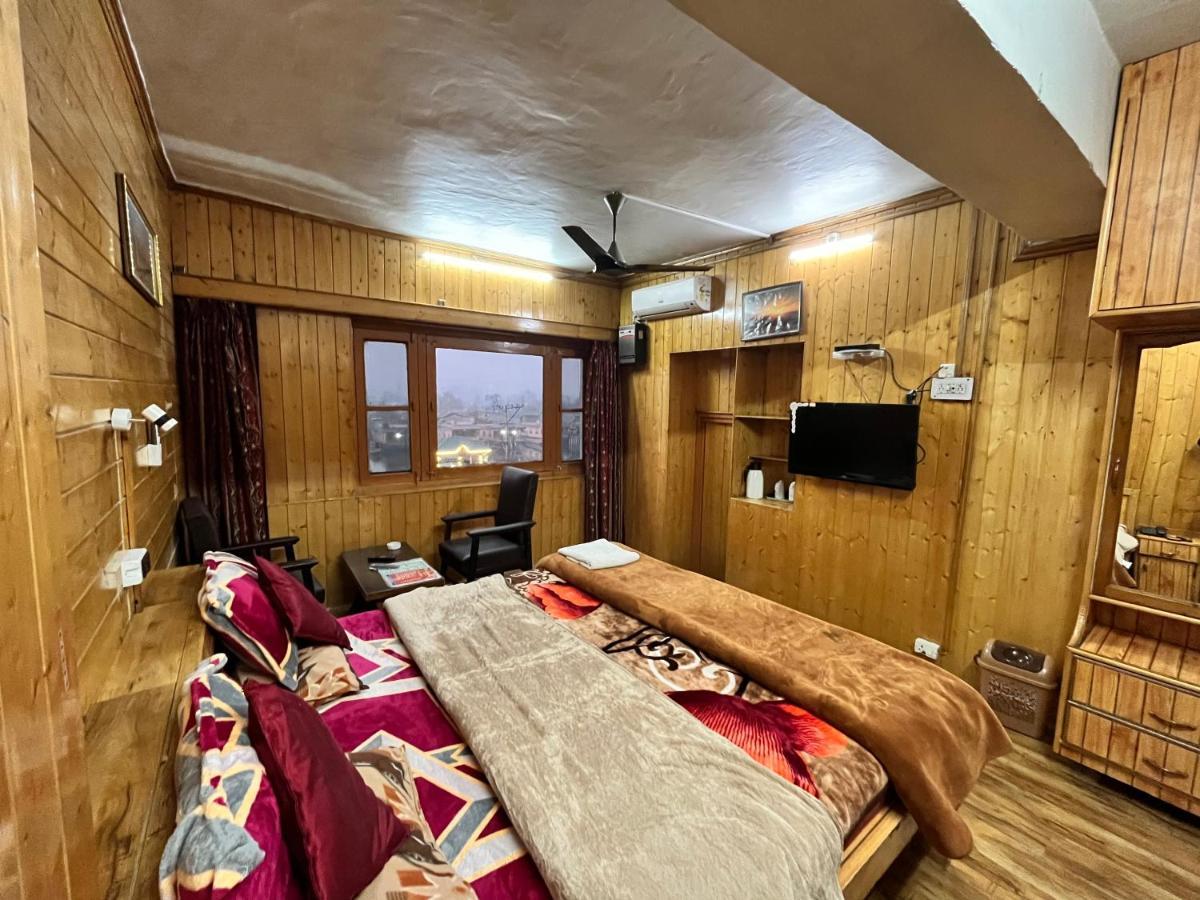 Srīnagar Sun N Shade Guest House מראה חיצוני תמונה